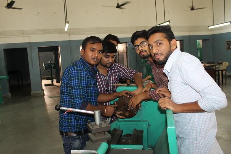 Vishveshwarya Group of Institutions Greater Noida Laboratory photo 3